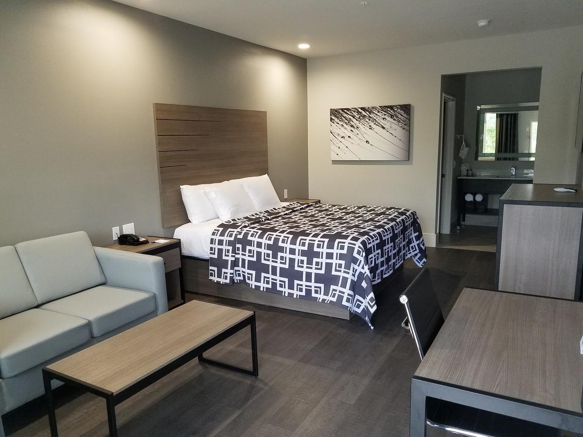Palace Blue Tomball Parkway Hotel 2*